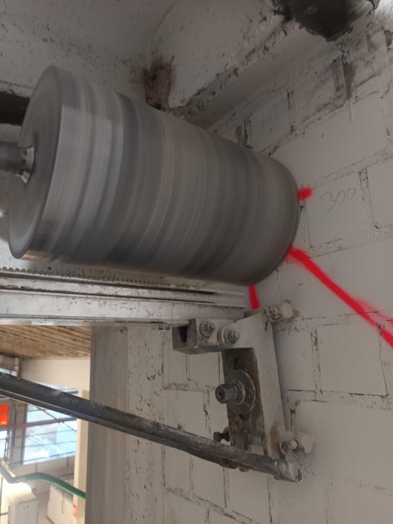 Kernbohrung im Keller Fundament