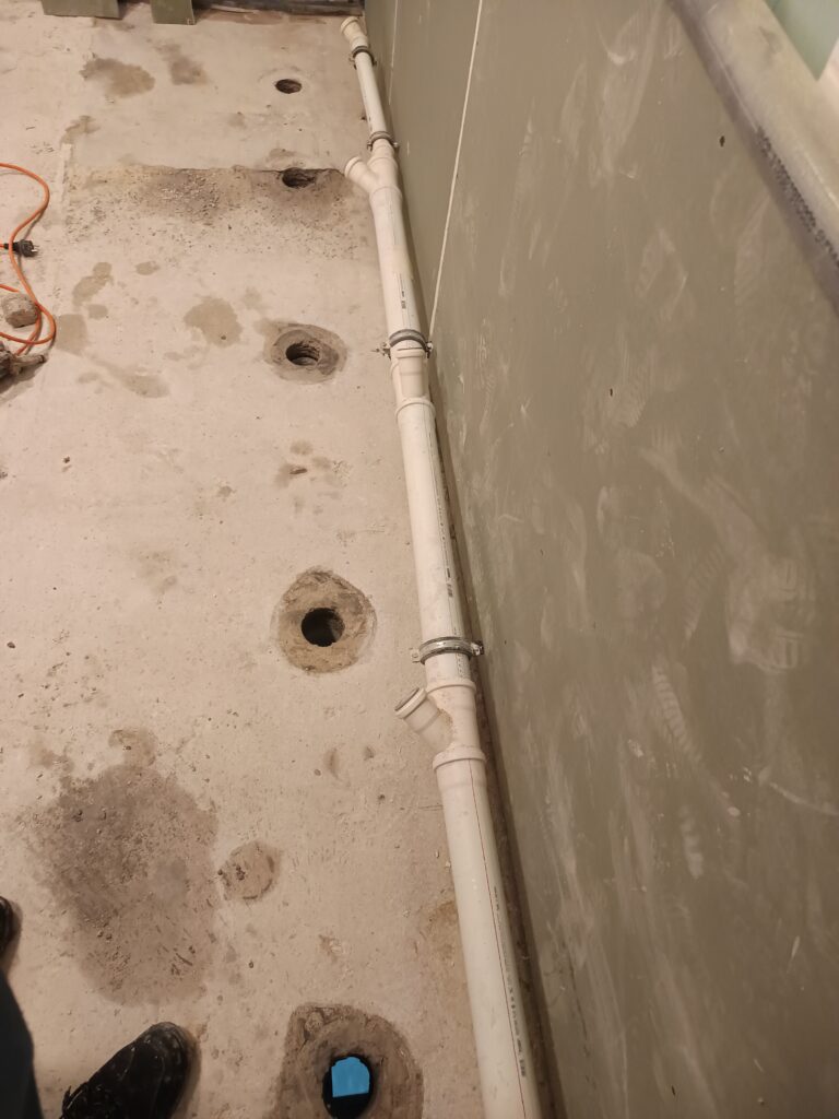Kernbohrung in Boden 80mm fur dusche